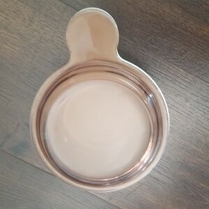 Corning pyrex 15 oz grab it bowl with lid.